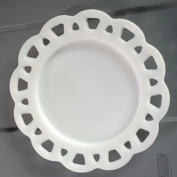 Vintage Milk Glass Plates. 2 Anchor Hocking Lace Plates 8 Inch - Picture 2 of 3